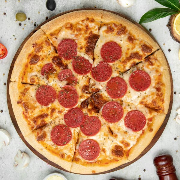 بيتزا بيبيروني