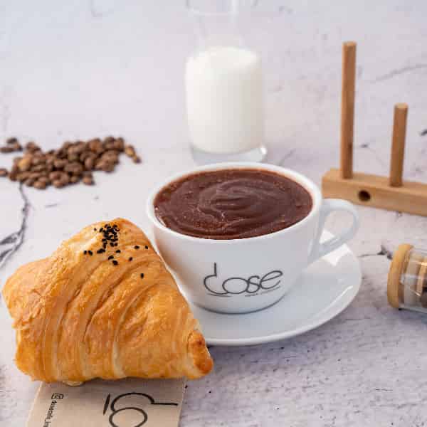 شوكولاتة ساخنة إيطالية + كرواسون