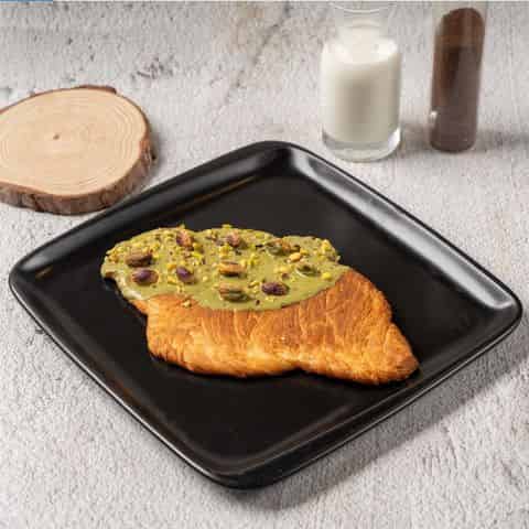 كروسان مسطح بالفستق